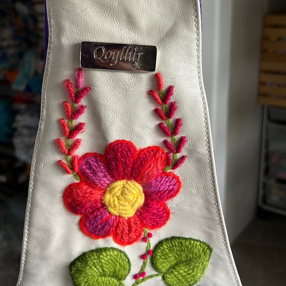 Shoulder bag with flowers hand made in Peru